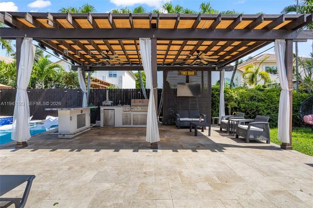 9725 NW 28th Ter, Doral, FL 33172