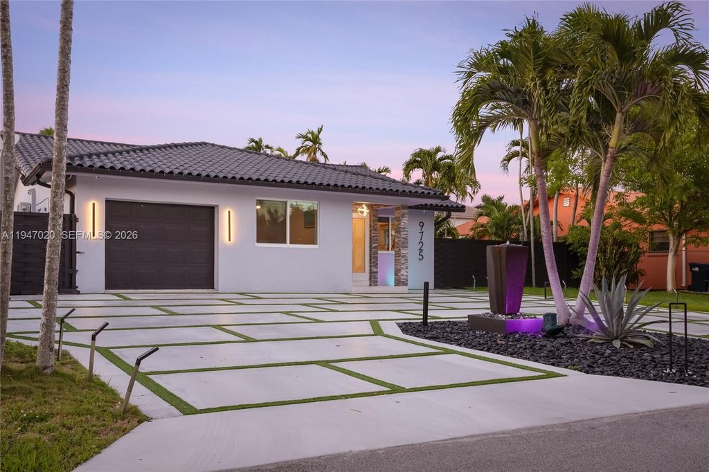 9725 NW 28th Ter, Doral, FL 33172