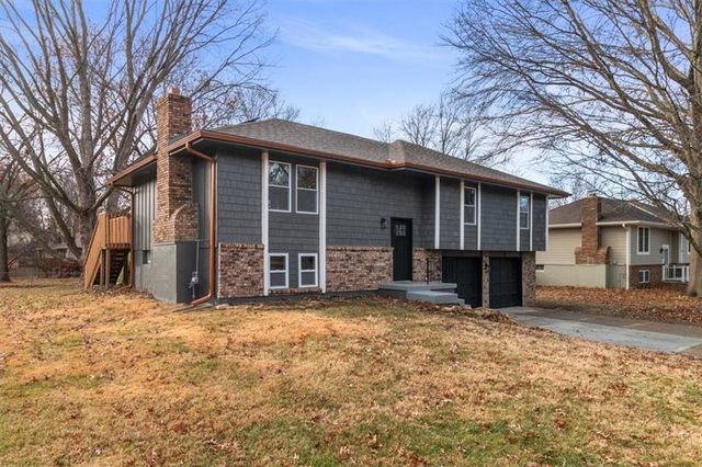 504 NW Chateau Drive, Blue Springs, MO 64014