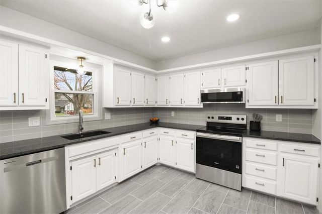 504 NW Chateau Drive, Blue Springs, MO 64014