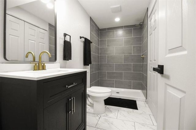 504 NW Chateau Drive, Blue Springs, MO 64014