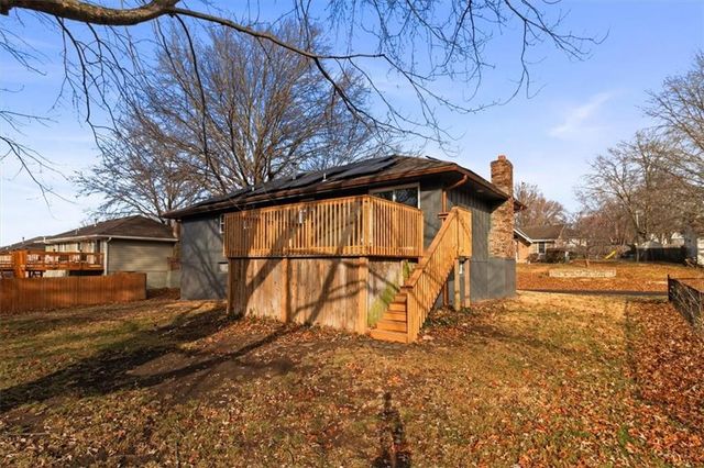 504 NW Chateau Drive, Blue Springs, MO 64014