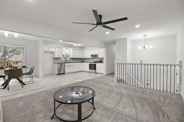 504 NW Chateau Drive, Blue Springs, MO 64014