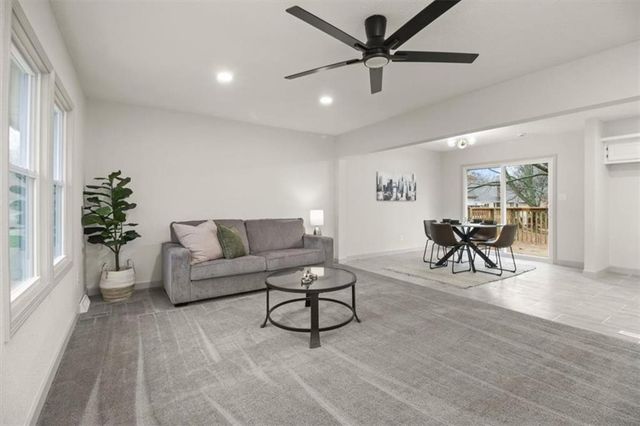 504 NW Chateau Drive, Blue Springs, MO 64014