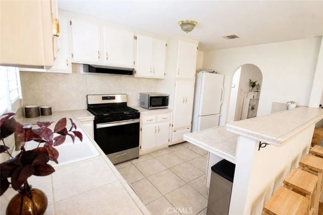 6165 Tony Avenue, Woodland Hills, CA 91367