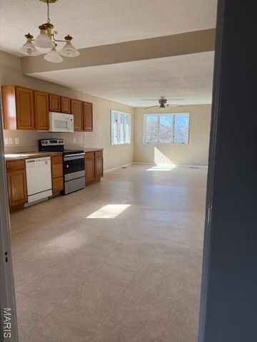 11915 Old Halls Ferry Road, St Louis, MO 63033