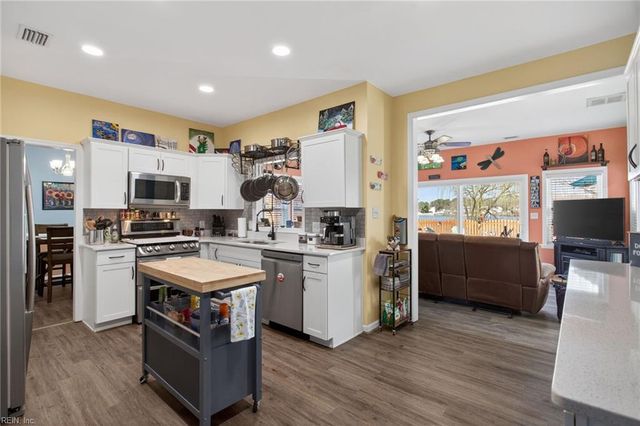 633 Creekwood DR, Chesapeake, VA 23323