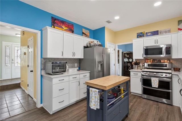 633 Creekwood DR, Chesapeake, VA 23323