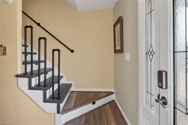 633 Creekwood DR, Chesapeake, VA 23323