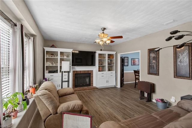 633 Creekwood DR, Chesapeake, VA 23323