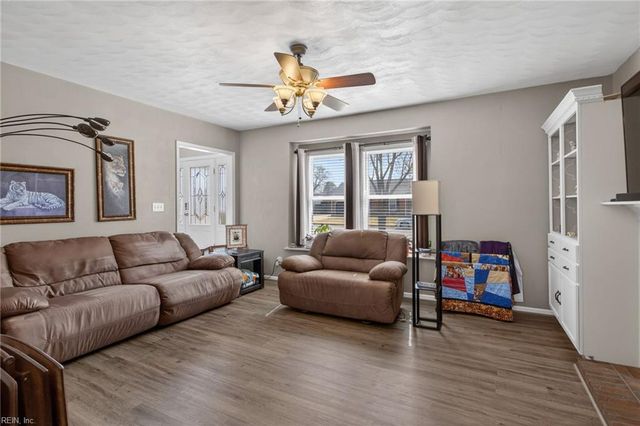 633 Creekwood DR, Chesapeake, VA 23323