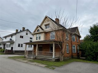 208 S Prospect St, Connellsville, PA 15425