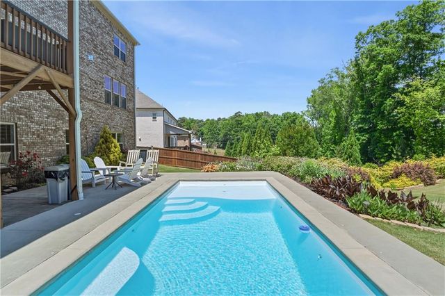 5911 Ashley Falls Lane, Flowery Branch, GA 30542
