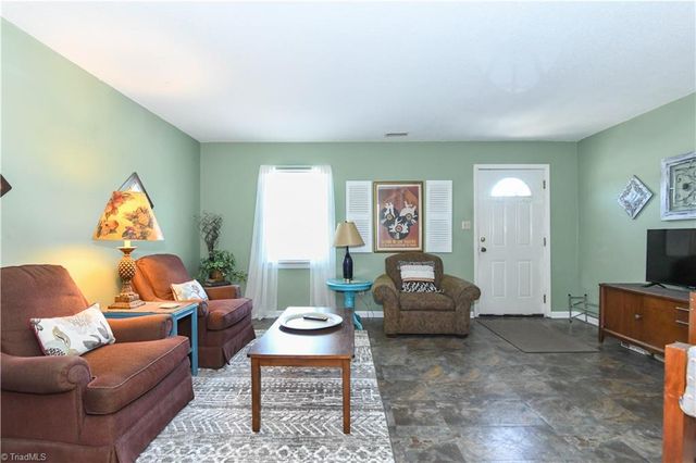 5735 Bramblegate Road E, Greensboro, NC 27409