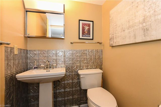 5735 Bramblegate Road E, Greensboro, NC 27409