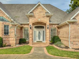 9211 Whispering Oak Drive, Midwest City, OK 73130