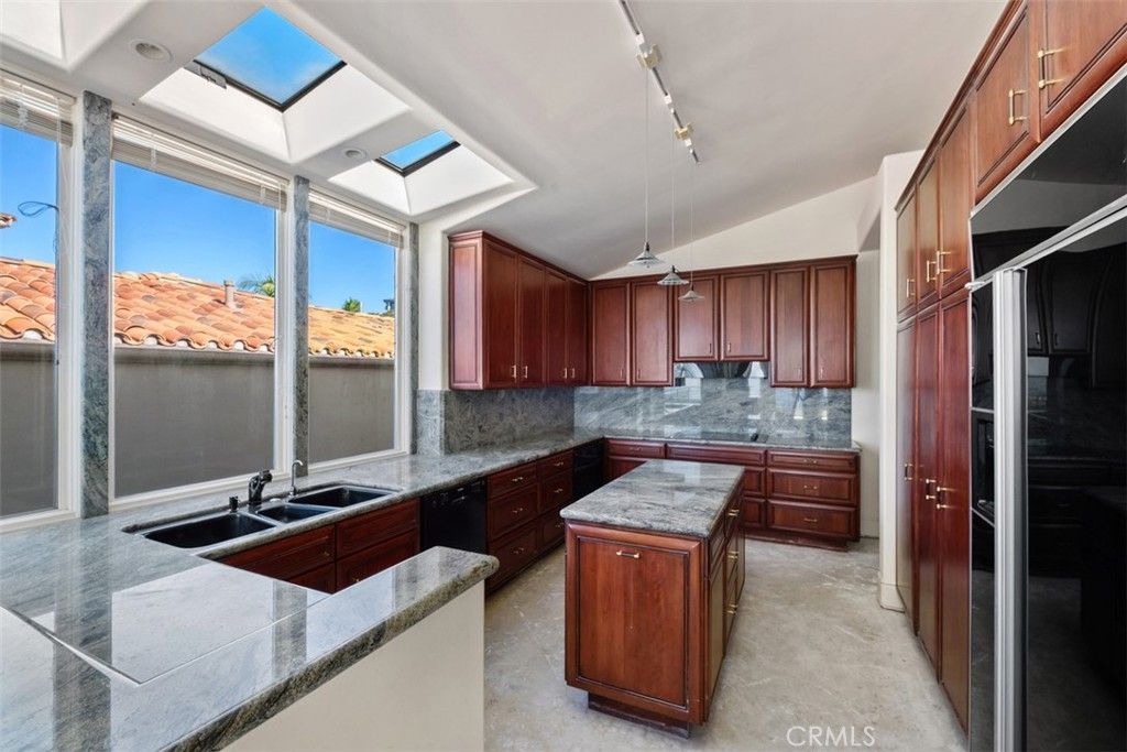 Image 12 of property listing at 1425 Samoa Way, Laguna Beach, CA 92651