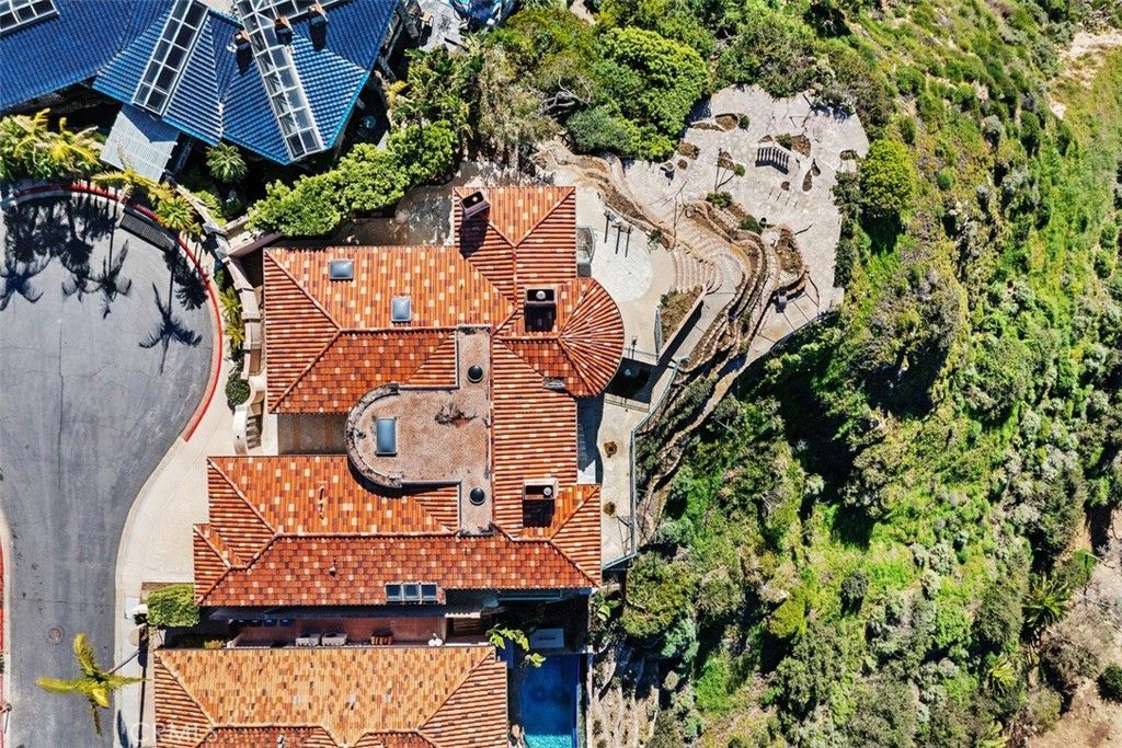 Image 27 of property listing at 1425 Samoa Way, Laguna Beach, CA 92651