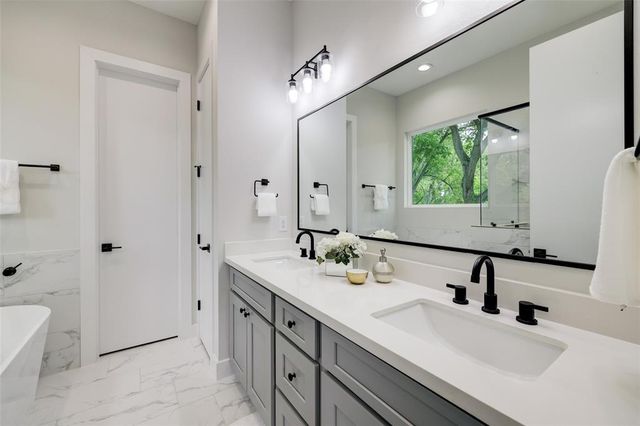 846 Elkhart Street B, Houston, TX 77091