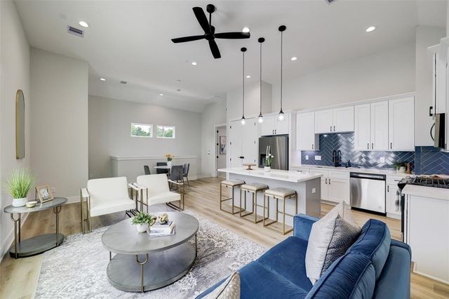 846 Elkhart Street B, Houston, TX 77091
