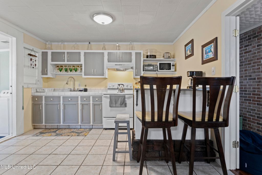 240 Sycamore Street, Bay Saint Louis, MS 39520