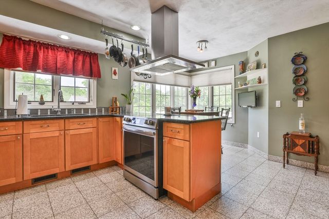 12 Wright Farm Rd 12, Atkinson, NH 03811