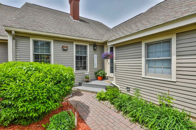 12 Wright Farm Rd 12, Atkinson, NH 03811
