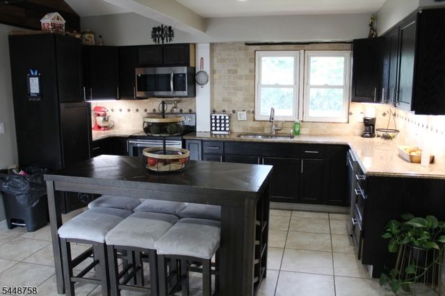 1123 Dukes Pkwy, Manville Boro, NJ 08835