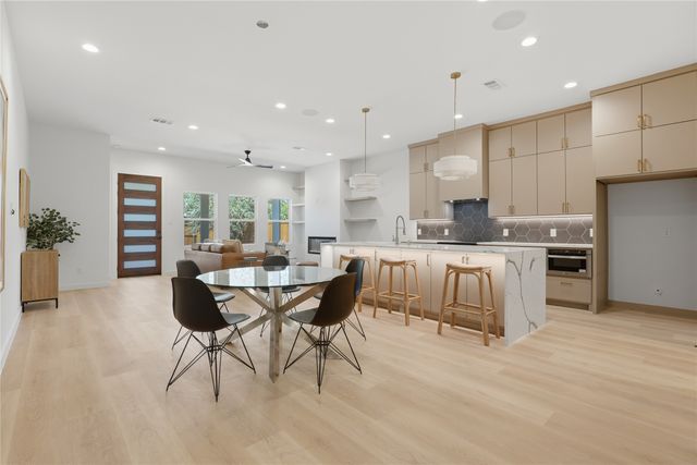 1327 E Waco Avenue, Dallas, TX 75216