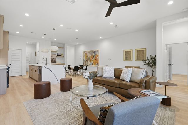 1327 E Waco Avenue, Dallas, TX 75216