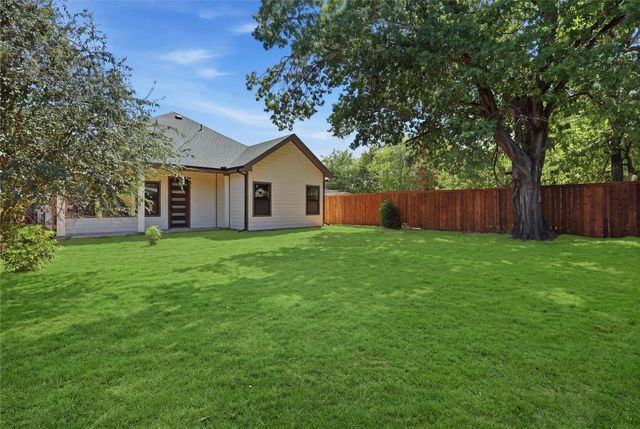 1327 E Waco Avenue, Dallas, TX 75216