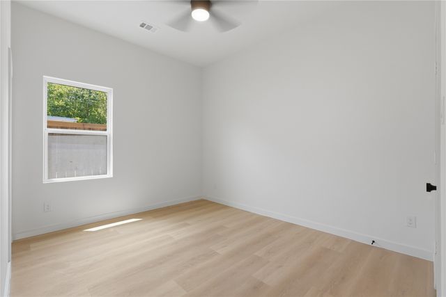 1327 E Waco Avenue, Dallas, TX 75216