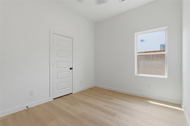 1327 E Waco Avenue, Dallas, TX 75216