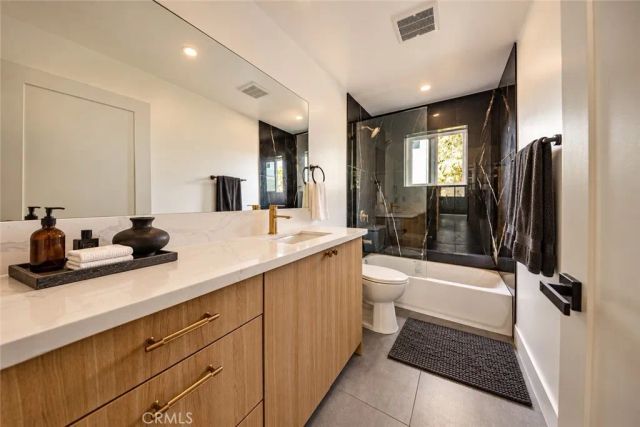 3440 West, Los Angeles, CA 90016