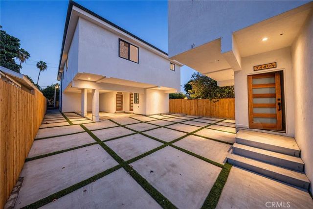 3440 West, Los Angeles, CA 90016