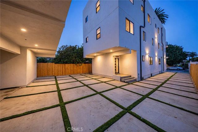 3440 West, Los Angeles, CA 90016