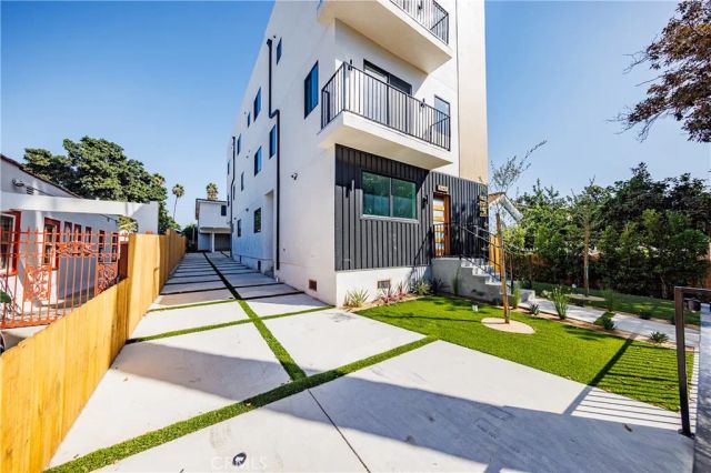 3440 West, Los Angeles, CA 90016