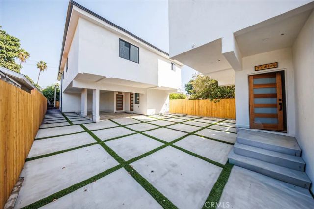 3440 West, Los Angeles, CA 90016