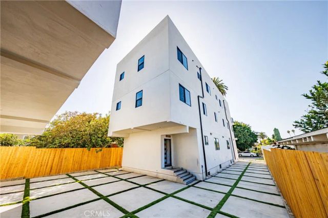 3440 West, Los Angeles, CA 90016