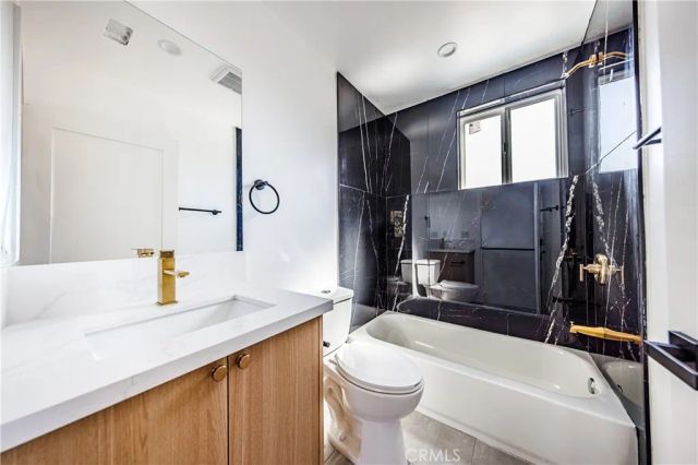 3440 West, Los Angeles, CA 90016