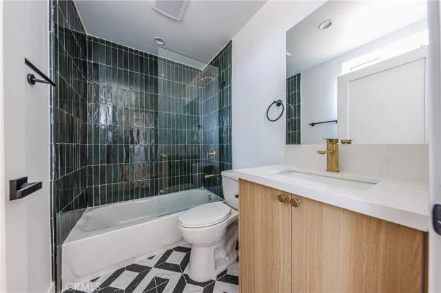 3440 West, Los Angeles, CA 90016