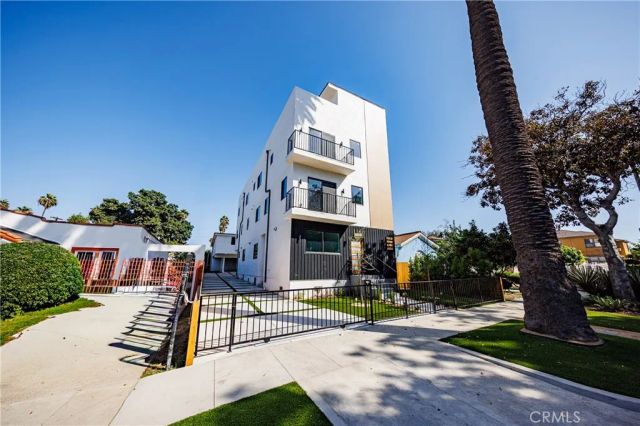 3440 West, Los Angeles, CA 90016