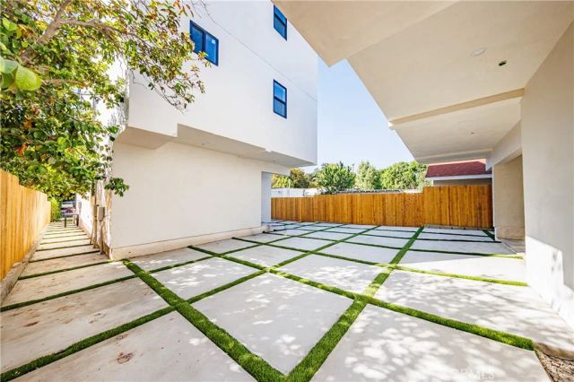 3440 West, Los Angeles, CA 90016