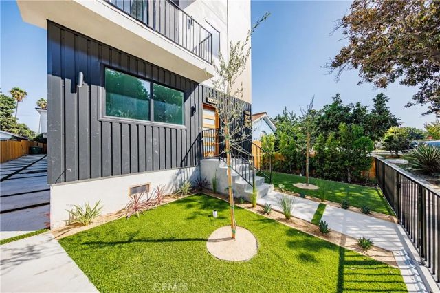 3440 West, Los Angeles, CA 90016
