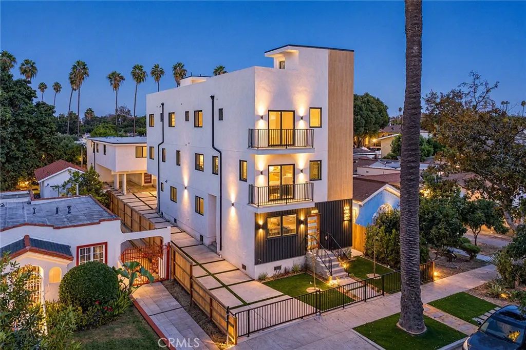 3440 West, Los Angeles, CA 90016
