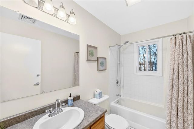 82 Mohawk Trail, Cranston, RI 02921