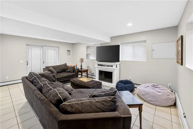 82 Mohawk Trail, Cranston, RI 02921