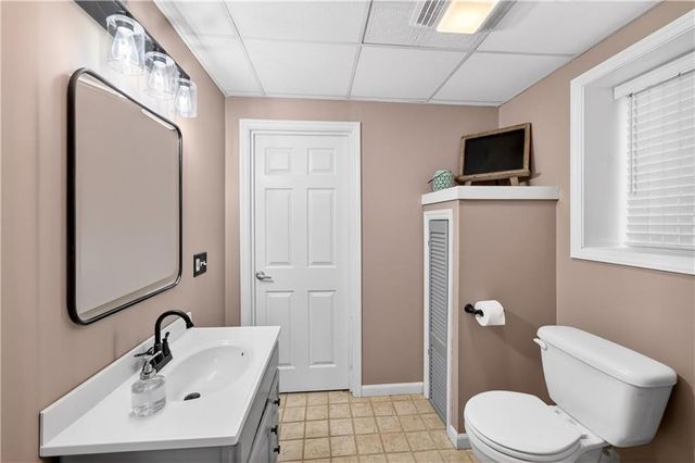 82 Mohawk Trail, Cranston, RI 02921