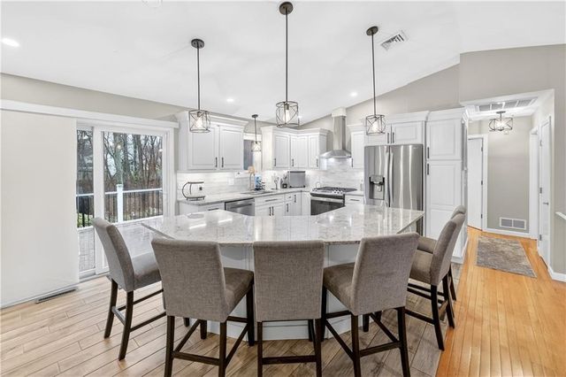 82 Mohawk Trail, Cranston, RI 02921