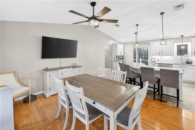 82 Mohawk Trail, Cranston, RI 02921